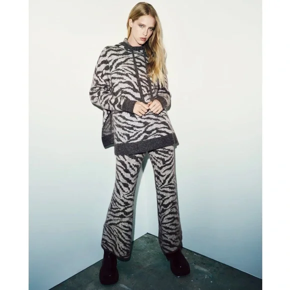 Zara Set - Animal Jacquard Wool and Alpaca Blend Sweatshirt & Pants - Picture 8 of 16